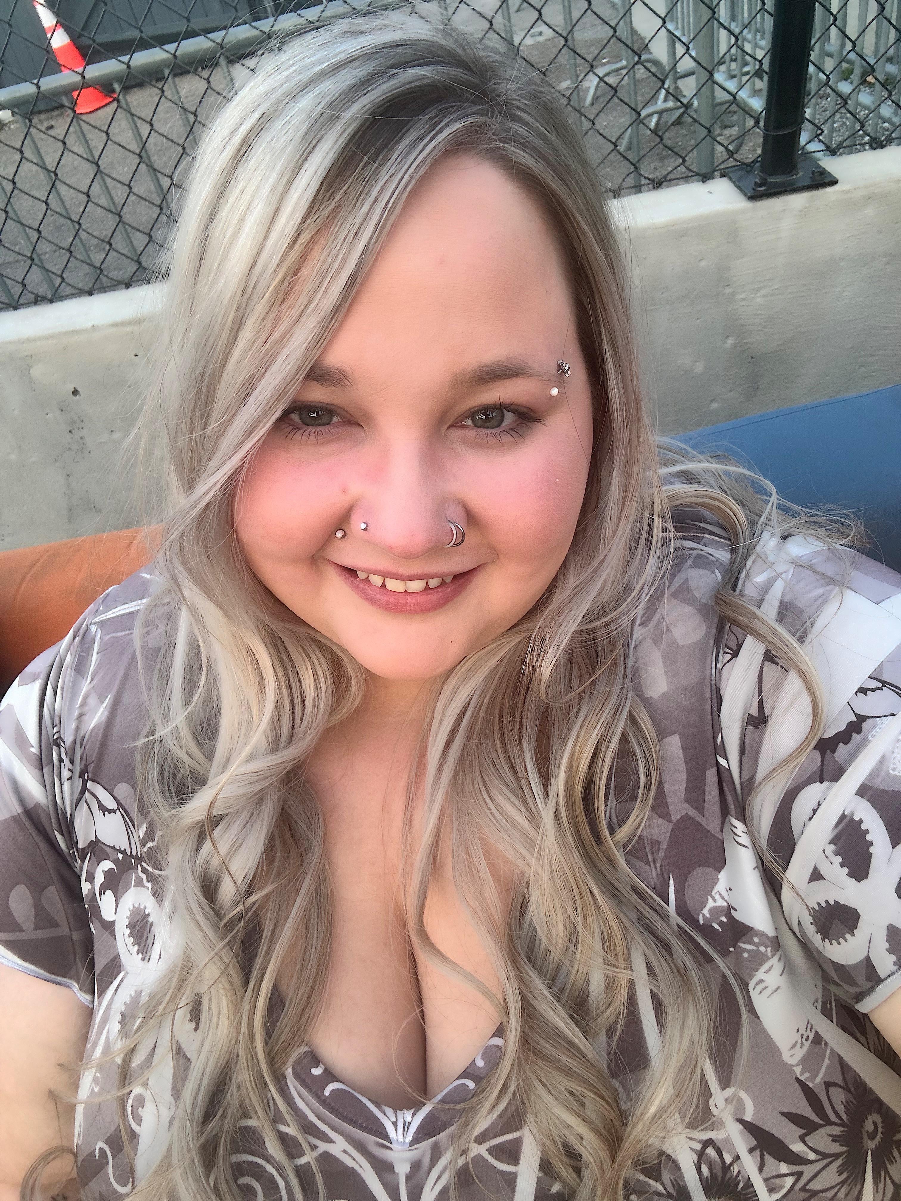 Embracing the week ahead with a smile!✨😘 title=