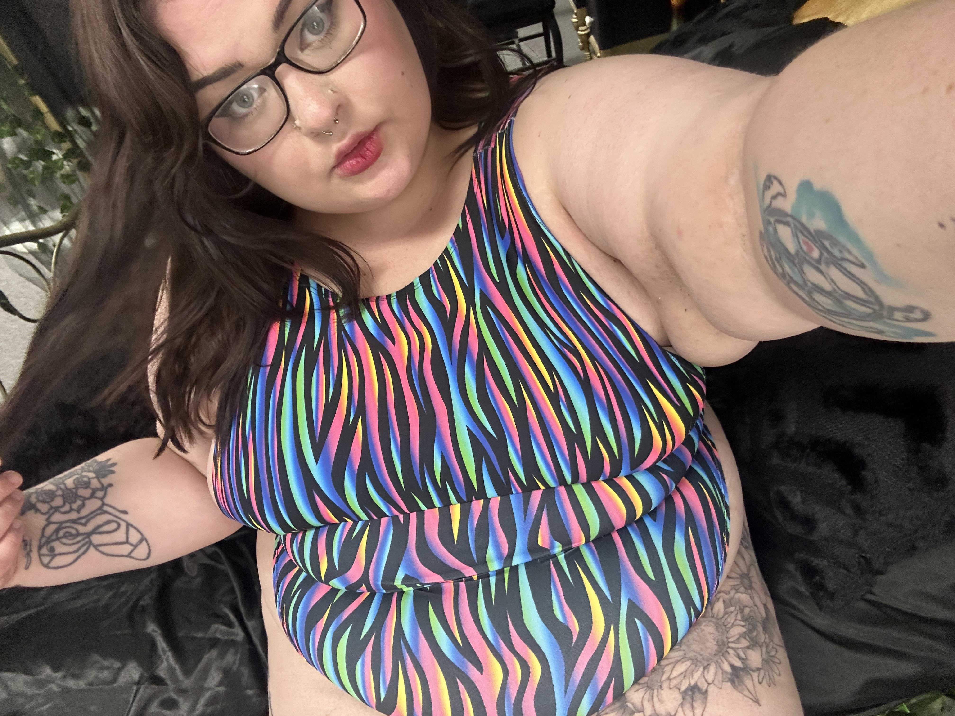 I just think my belly looks cute in this 🥰 title=