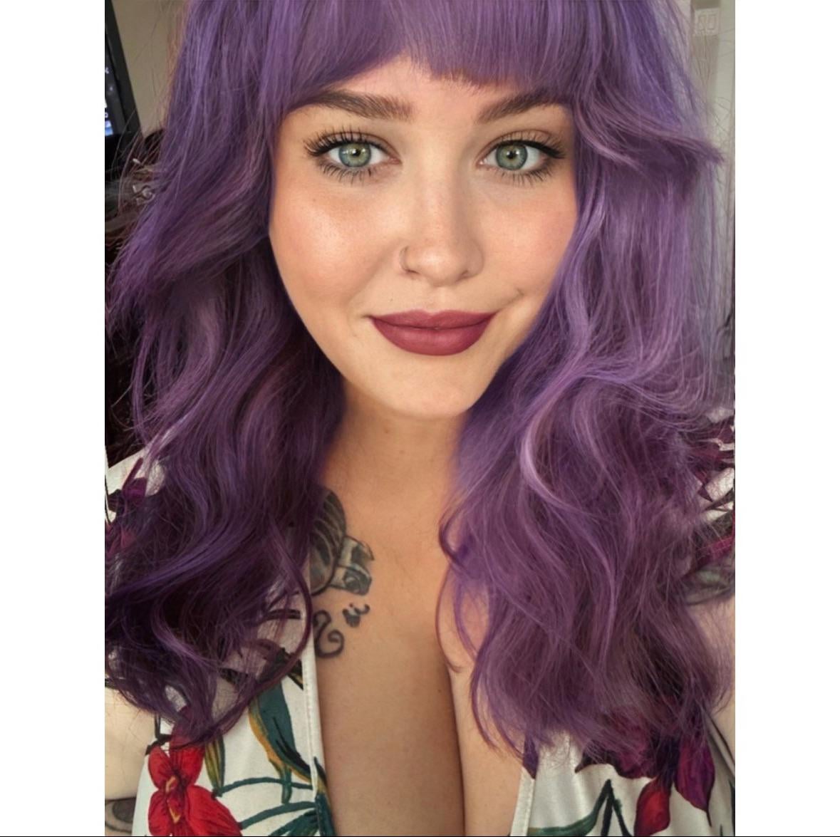 Are we digging the new hair? 😜 title=