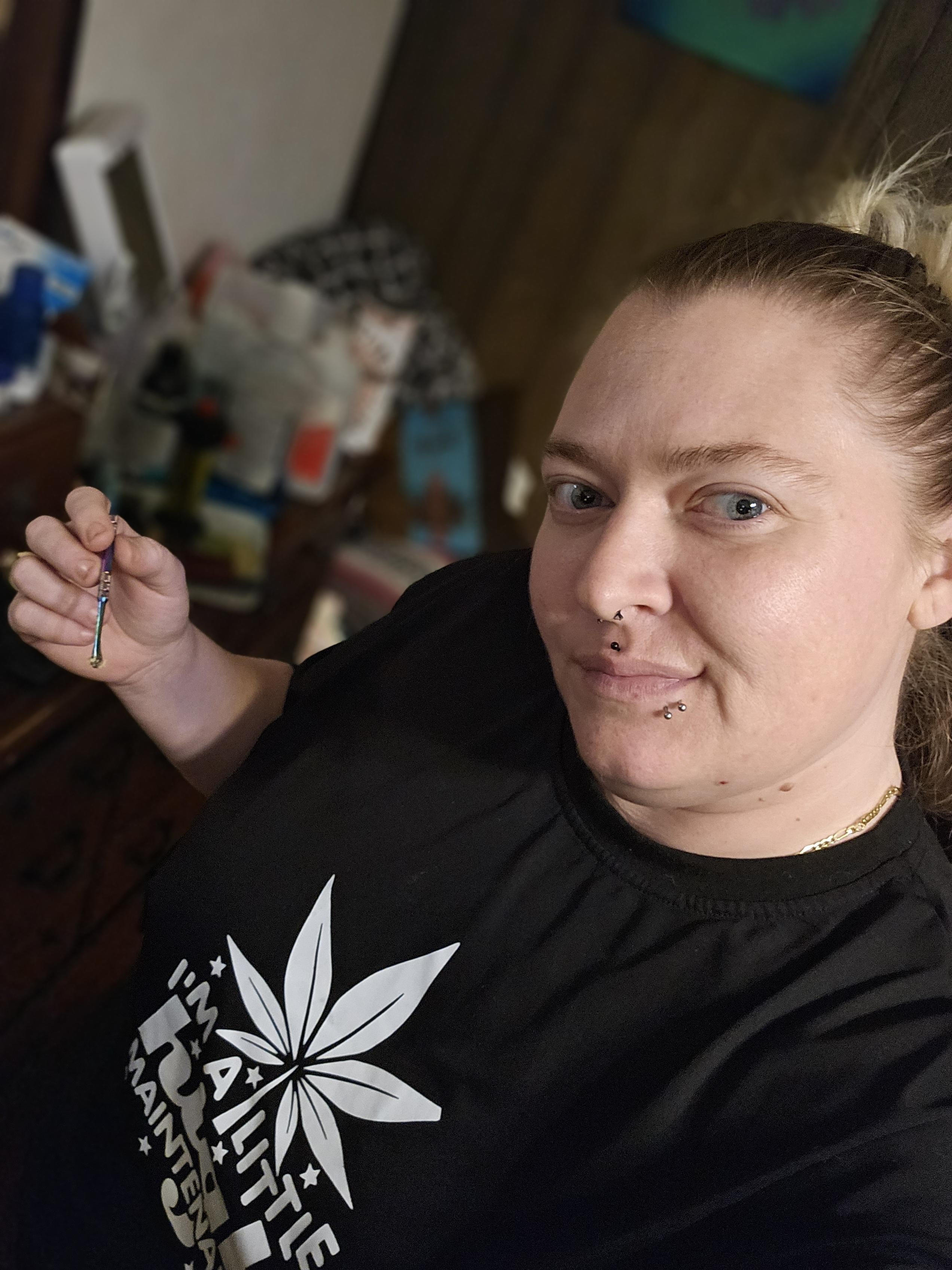 About to smoke feeling sexy ~🩵V title=