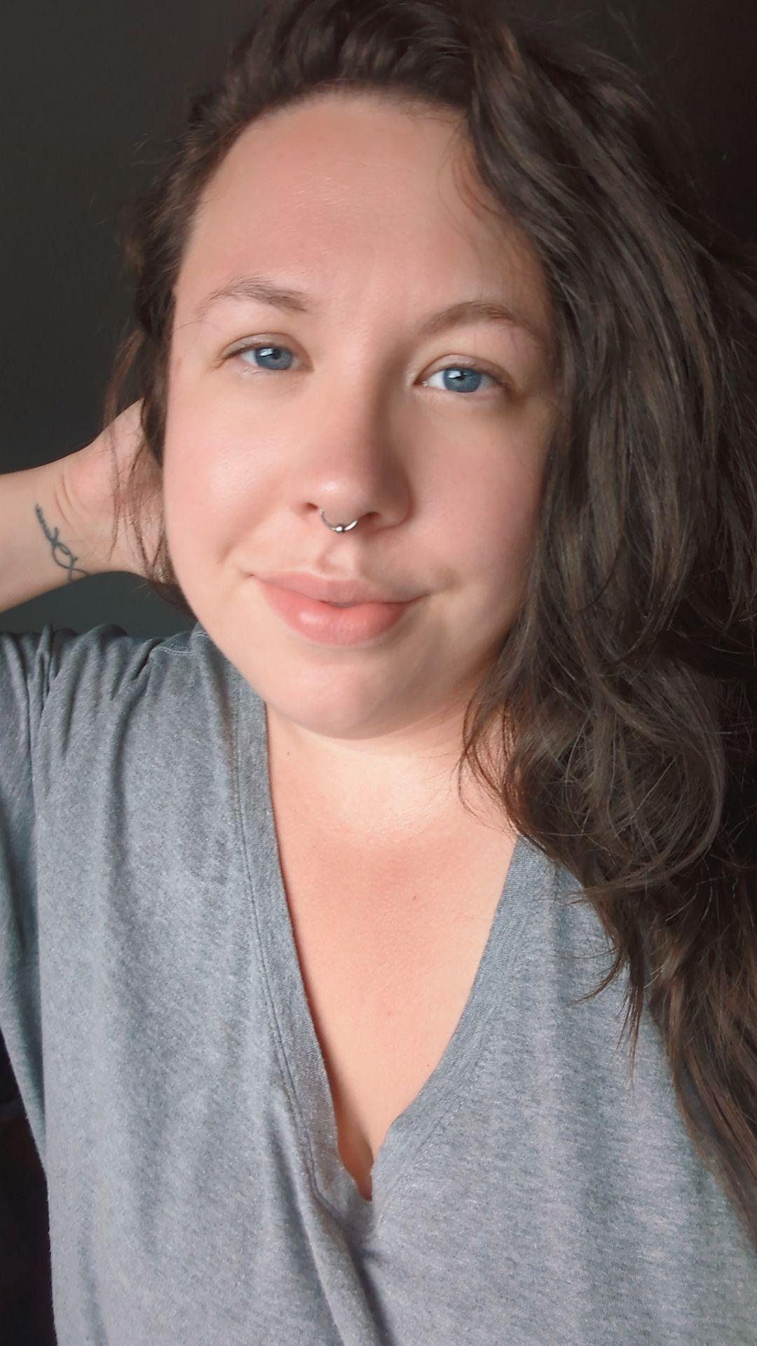 Just a little picture in my bedroom window to wish you a happy Monday! 💋 title=