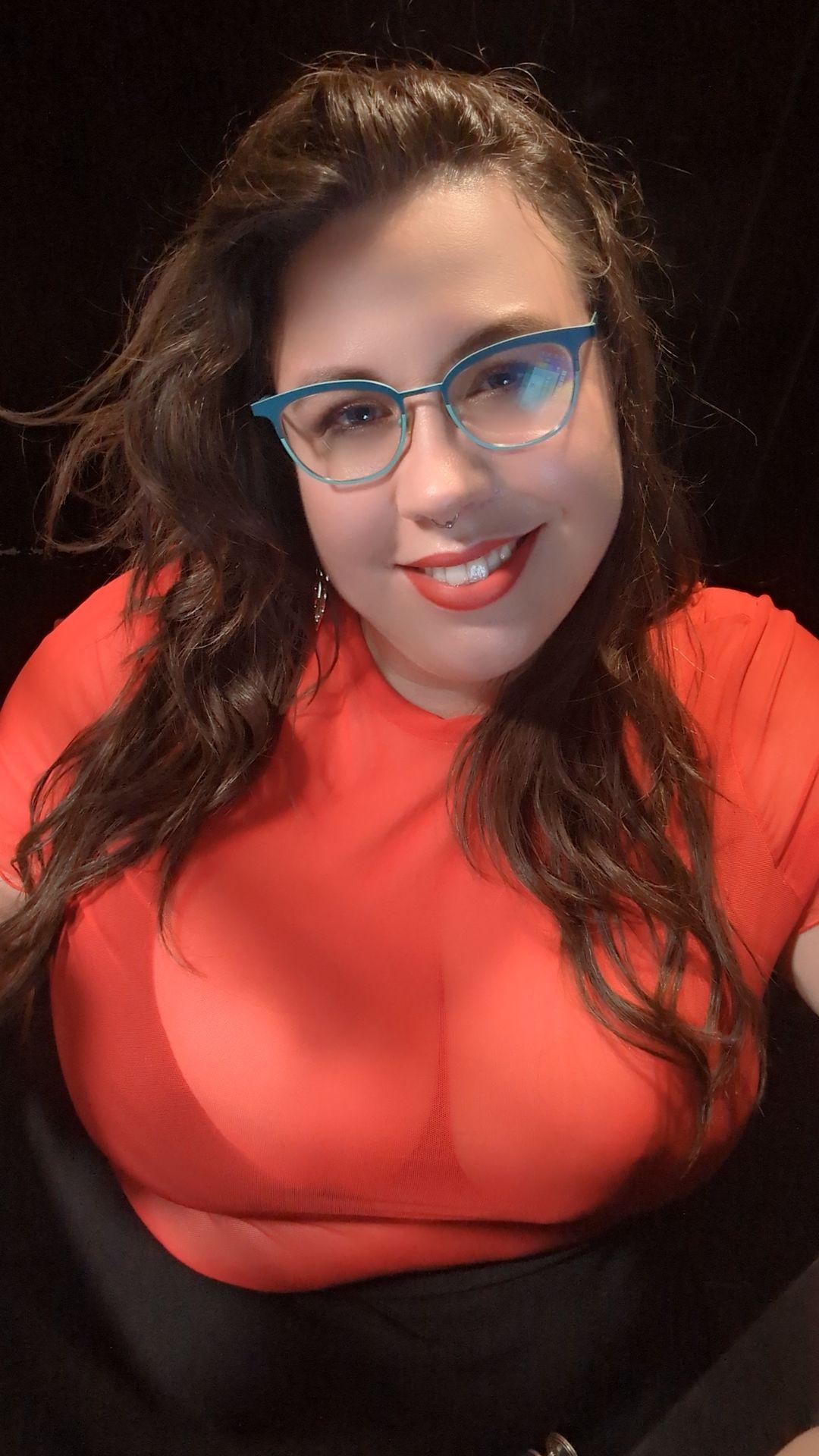 I love when I'm able to match my lipstick to my outfit! 💋 title=