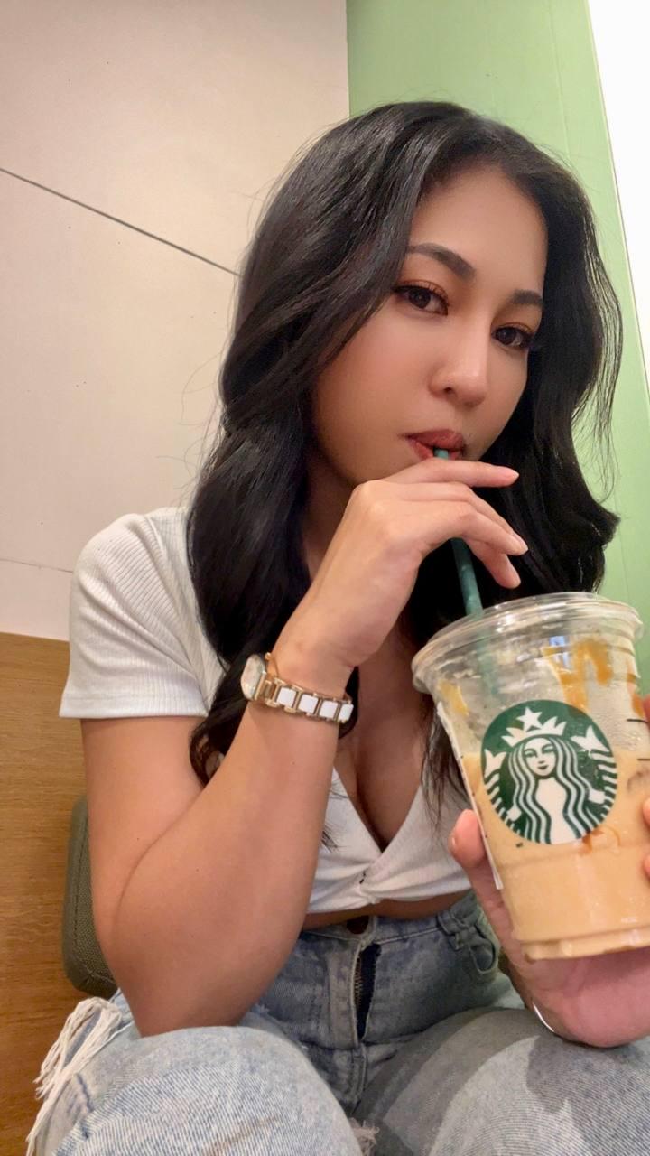 What's your favorite Starbucks drink? Mine's iced caramel 👅 title=