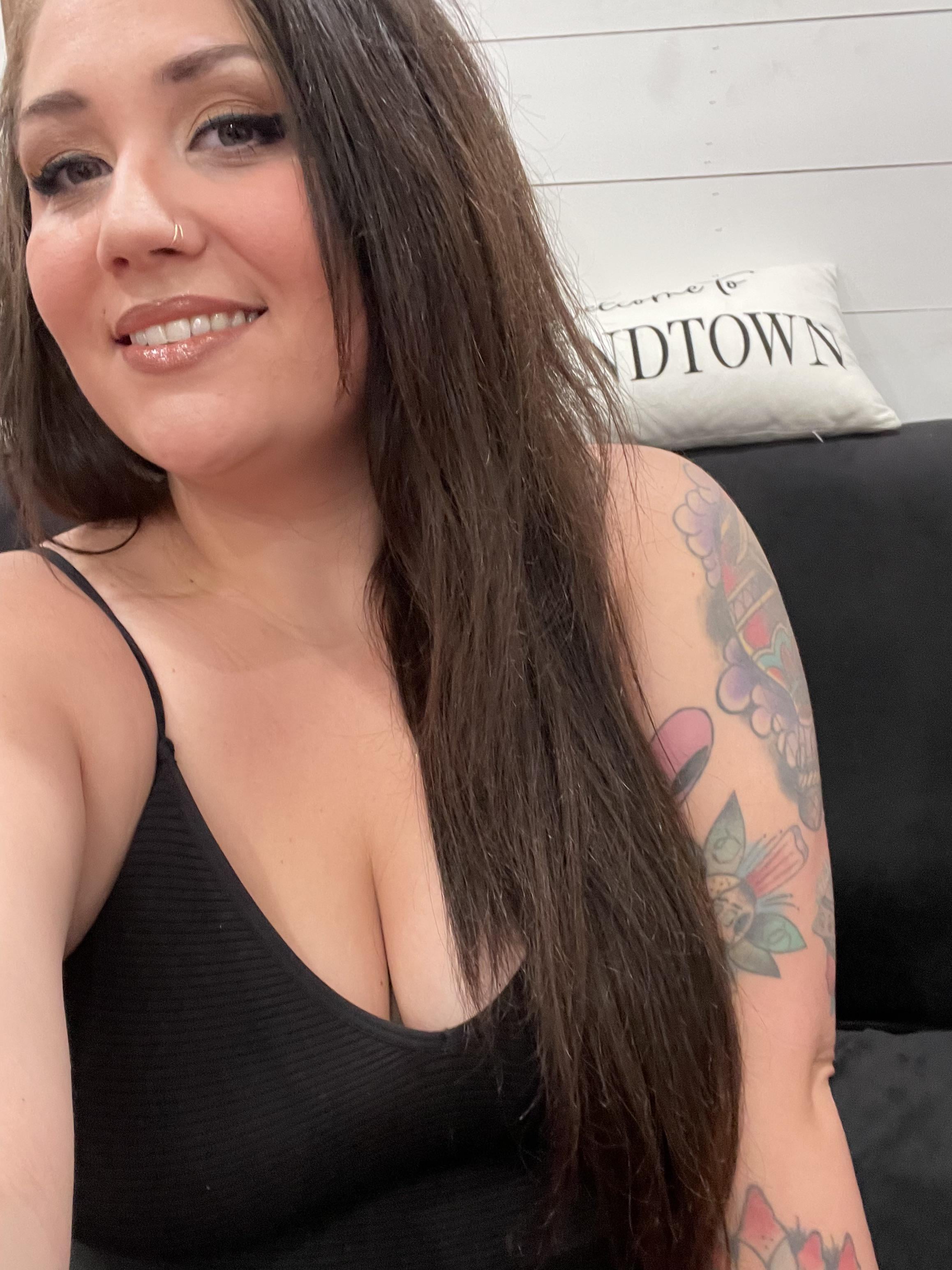 Nothing better than a happy, curvy woman  title=