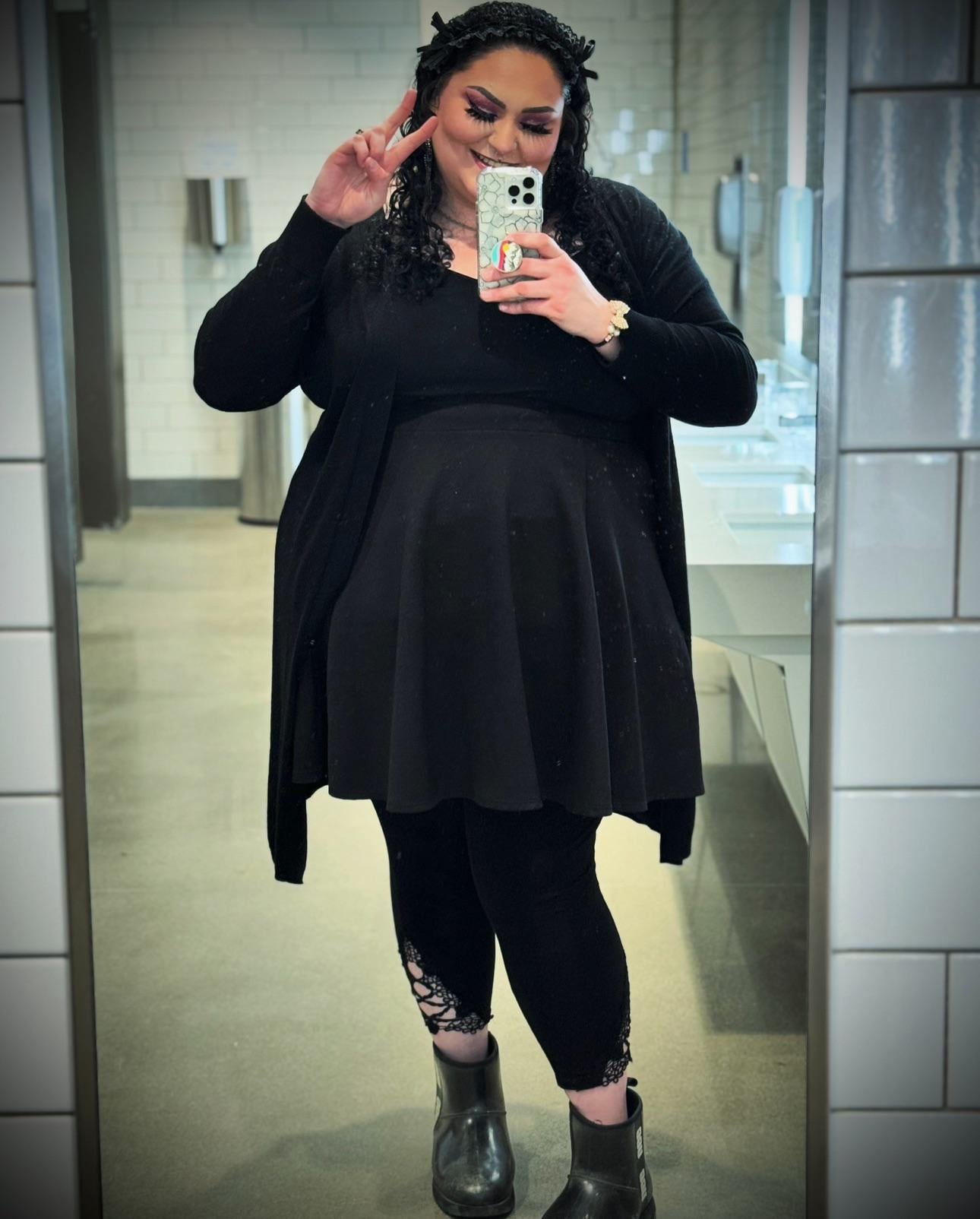 Since you guys enjoyed the last Selfie, here’s a full body pic 🥀 title=