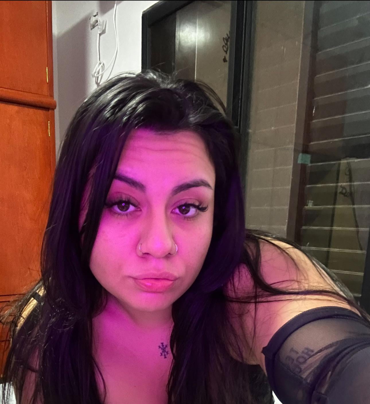 Do you like my pretty face? 😋 title=