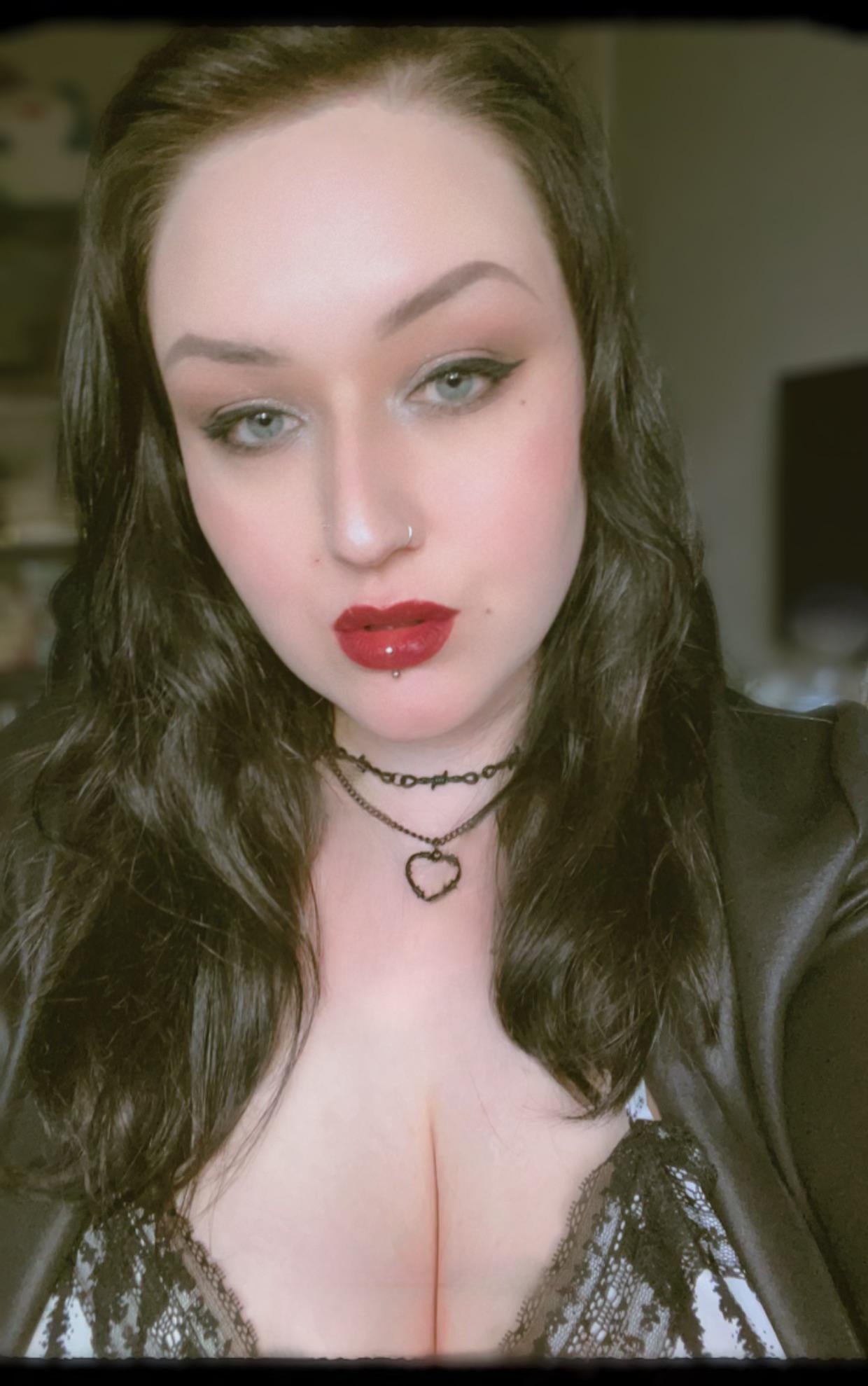 Red lipstick, yay or nay?  title=