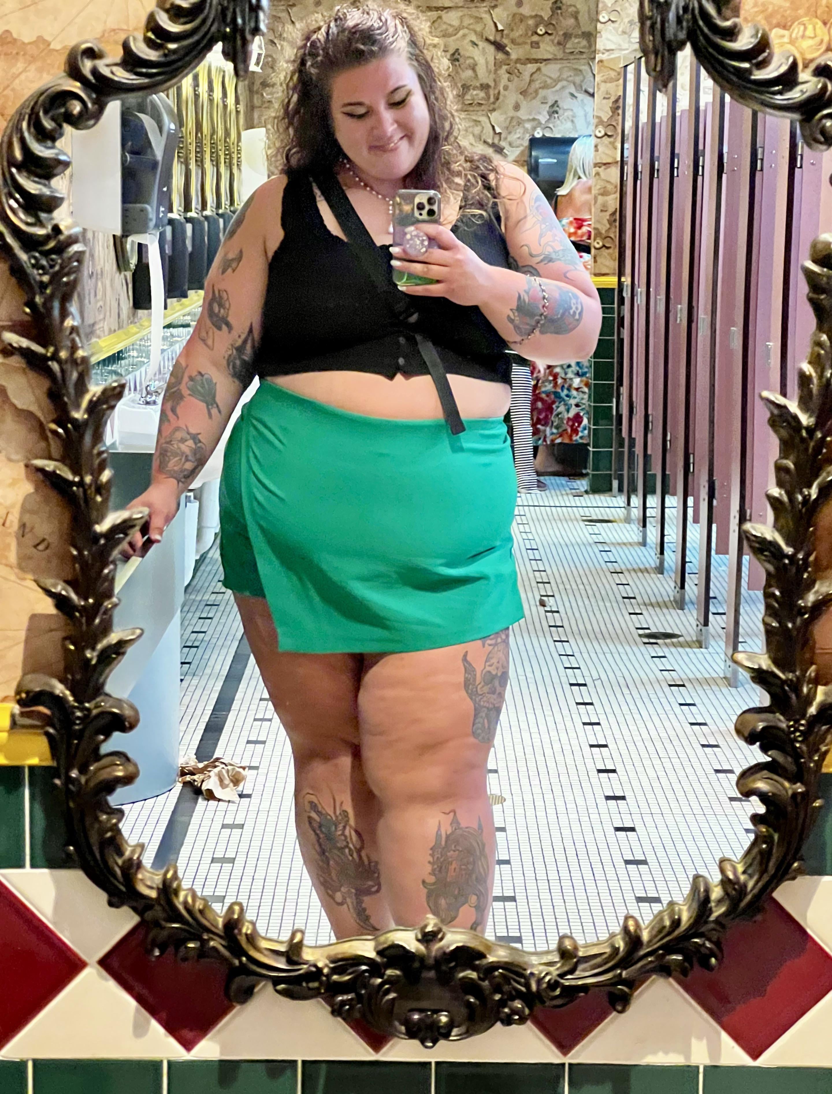 Big lady. Small mirror. ☺️ title=