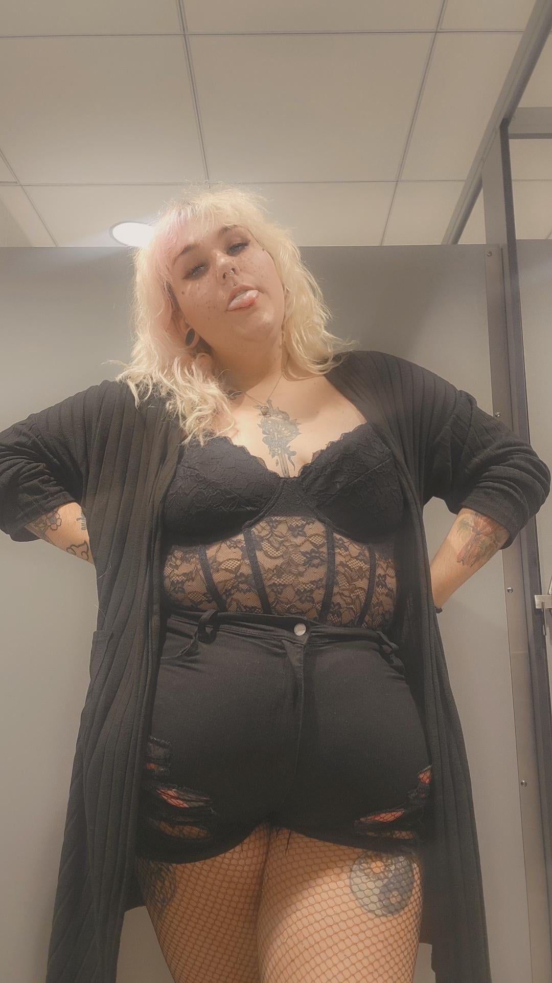 Recently went to a concert 🥰 title=