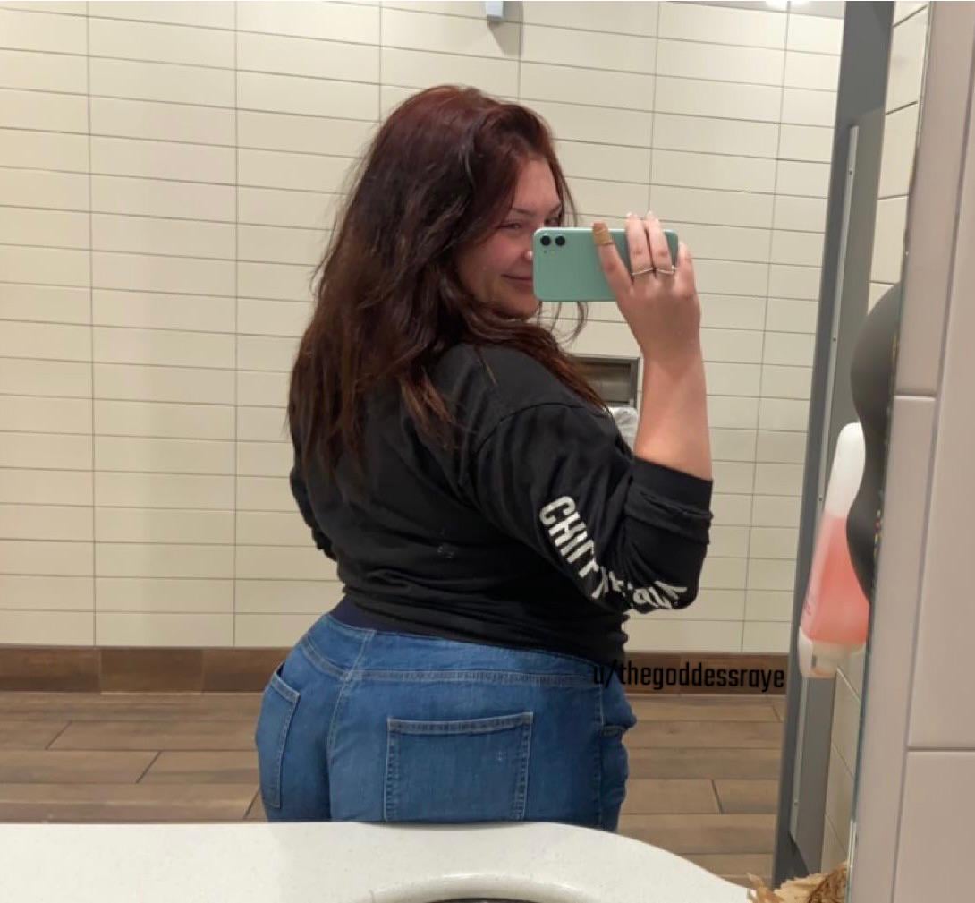 Taking booty pics while I wait for my food to finish… What’s new tho 🤣♥️ title=