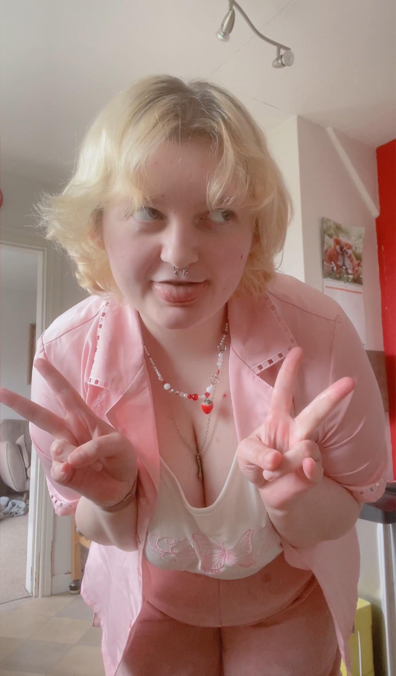 I was feeling super cute in a very pink outfit <3 title=