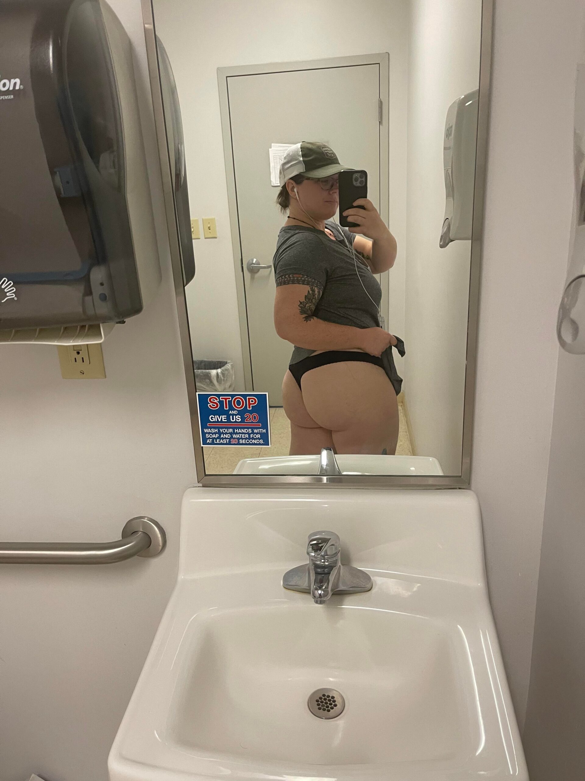 Thick BBW -  Showing my ass at work today.. literally.