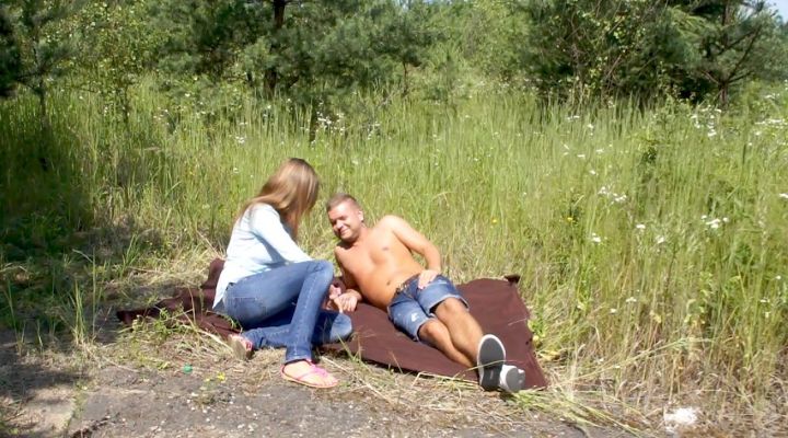 Czechen Pussy - NOTHING TURNS HER ON MORE THAN HAVING SEX OUTDOORS - Amateurs from bohemia