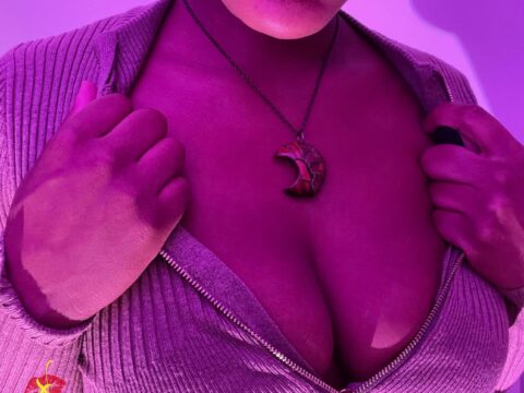 Sista Sex -  Like my necklace??