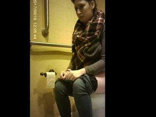 your voyeur videos - College girls spied peeing