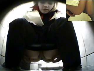 your voyeur videos - Short hair blonde woman spied peeing