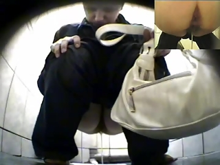 Piss – Woman with hairy crotch spied peeing your voyeur videos - Woman with hairy crotch spied peeing