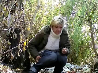 Piss – Mature pissing and smoking outdoors your voyeur videos - Mature pissing and smoking outdoors