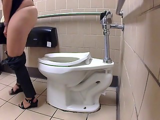 your voyeur videos - Thick thighs woman pissing