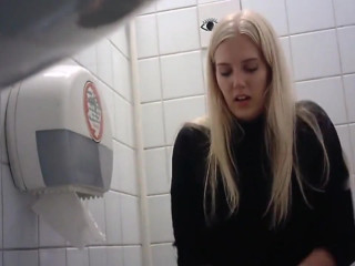 your voyeur videos - Pretty blonde caught peeing