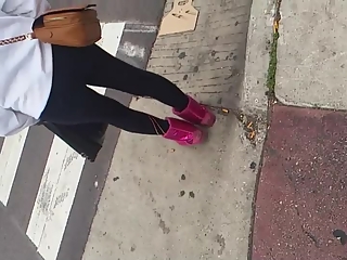 your voyeur videos - Teen in black leggings in the street