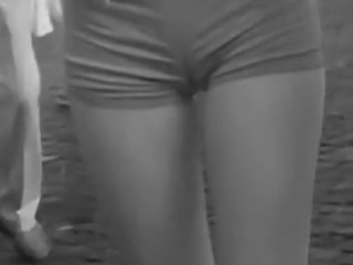 your voyeur videos - Teen camel toe pussy gap