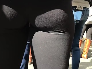 your voyeur videos - Pussy gap in black leggings