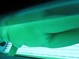 your voyeur videos - Woman spied in tanning bed