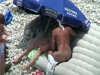 your voyeur videos - Dude on top of girl at beach