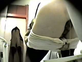 your voyeur videos - Granny caught peeimg in toilet