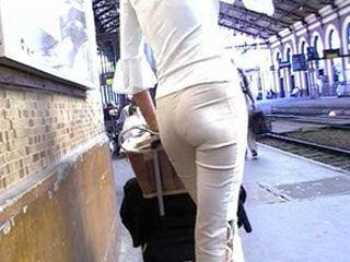 your voyeur videos - Sexy ass milf waiting for train