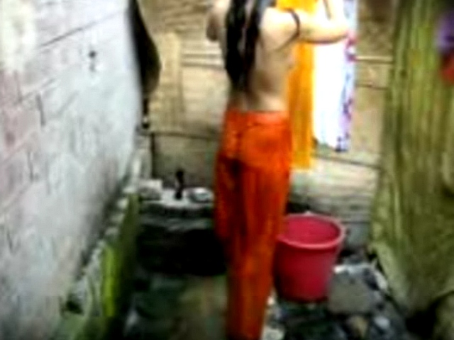 Indian - amateur indian girl taking shower filmed by her neighbor