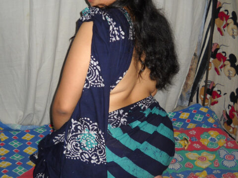 Indian - big juicy bare boobs and hearty ass of south indian velamma bhabhi